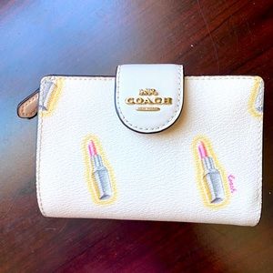 COACH - Medium Corner Zip Wallet With Lipstick Print